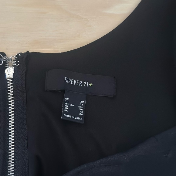 Forever 21 Black Crop Top with Pink and Blue Starfish - Picture 6 of 6